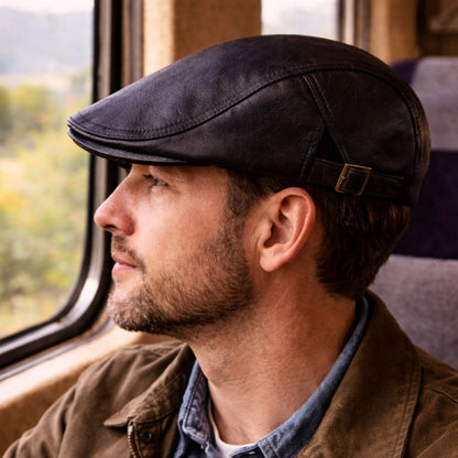 Casquette Plate Classique en Cuir
